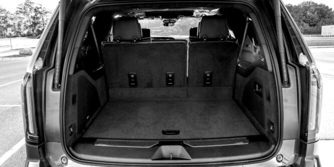 UPSCALE SUV TRUNK SPACE LUGGAGE