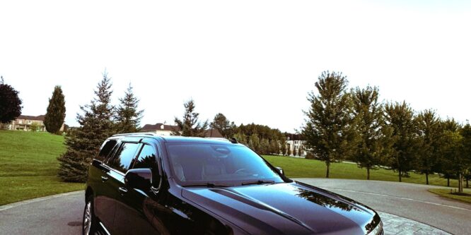 BLACK CAR SERVICE FIRS CLASS SUV LIMO