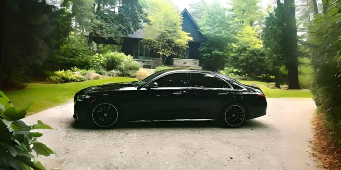 First-Class Sedan Chauffeur car by blackcarservice.ca